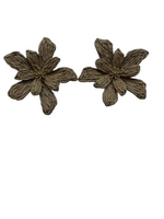 Load image into Gallery viewer, Raffia Bold Stud Flower Earrings
