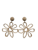 Load image into Gallery viewer, Raffia Open Flower Earrings
