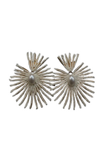 Load image into Gallery viewer, Raffia Burst Earrings
